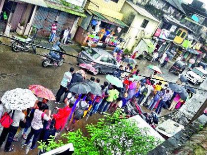 Passengers' arrival due to a train accident | रेल्वे अपघातामुळे प्रवाशांचे हाल