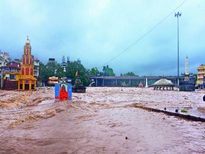  Godavari's first flood in monsoon | गोदावरीला पावसाळ्यातील पहिला पूर