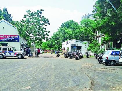 Right 'parking' in all four police stations! | चारही पोलीस ठाण्यात हक्काची ‘पार्किंग’!