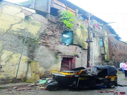  Panchayat hazardous castles, buildings always endangered | पंचवटीत धोकादायक वाडे, इमारतींचा धोका कायमच