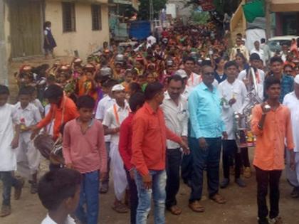 Tree plantation at Malpur, awareness of Dindo | मालपूर येथे वृक्षारोपण, दिंडीतून जनजागृती Tree plantation at Malpur, awareness of Dindo | मालपूर येथे वृक्षारोपण, दिंडीतून जनजागृती