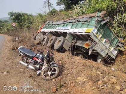 A series of accidents continued in the Hatkhamba area, three accidents for three days in a row | हातखंबा परिसरात अपघातांची मालिका सुरूच, सलग तीन दिवस तीन अपघात