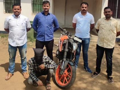 Iranian gang's chain snatcher found, accomplice absconding: Two-wheeler, stolen chain seized | इराणी टोळीचा चेन स्नॅचर गजाआड, साथीदार फरार