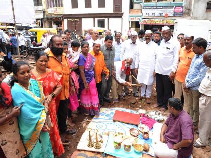 Circles ran to help rebuild the pigeon family home | कबुरे कुटुंबीयांचे घर पुन्हा उभारणार, मंडळे धावली मदतीला