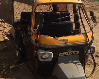 16 passengers were injured in rickshaw-jeep crash | गेवराईत रिक्षा-जीप अपघातात १६ प्रवासी जखमी