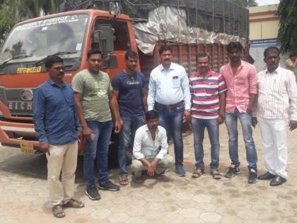 Beed district caught a gutkha of 37 lakhs | बीड जिल्ह्यात ३७ लाखांचा गुटखा पकडला