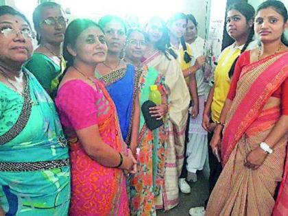 Sanitary machine planted in school and college | शाळा-महाविद्यालयात लावली सॅनिटरी मशीन