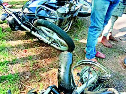 Two seriously injured in a wheelchair | दुचाकीच्या धडकेत दोघे गंभीर जखमी