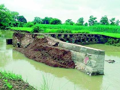 43 dams of water conservation department destroyed in floods and heavy rains | पूर व अतिवृष्टीत जलसंधारण विभागाचे 43 बंधारे उद्ध्वस्त