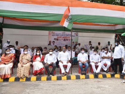 Congress protests against petrol, diesel price hike in Nashik | नाशकात कॉँग्रेसची पेट्रोल, डिझेल दरवाढीविरोधात निदर्शने