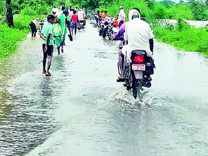 Flooding of Wainganga river, water in two villages | वैनगंगा नदीला पूर, दोन गावात पाणी Flooding of Wainganga river, water in two villages | वैनगंगा नदीला पूर, दोन गावात पाणी