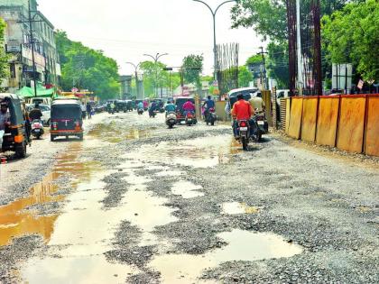 No road repairs; Flyover work prove dangerous to Akola citizens | रस्त्याची दुरुस्ती नाहीच; उड्डाणपुलाचे काम अकोलेकरांच्या जीवावर!