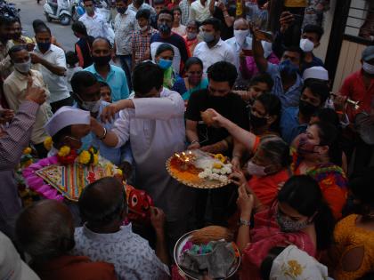 Breaking the tradition of heroic processions | वीरांच्या मिरवणुकीची परंपरा खंडित