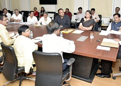 सफाई मजुरांच्या समस्यांवर चर्चा