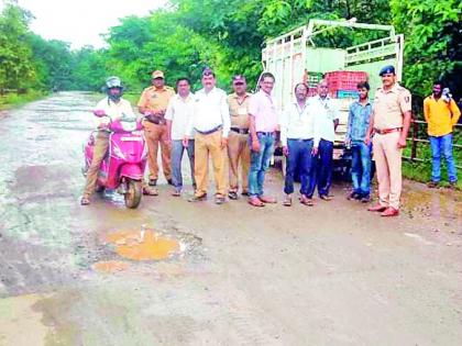 Police deployed on the naka of Arjuni Bondrani | अर्जुनी बोंडरानी नाक्यावर पोलीस तैनात Police deployed on the naka of Arjuni Bondrani | अर्जुनी बोंडरानी नाक्यावर पोलीस तैनात