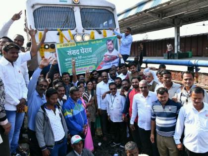 With no water, 'Swabhimani' stopped the train in Madhya Pradesh | पाणी नसल्याने ‘स्वाभिमानी’ने मध्य प्रदेशमध्ये रेल्वे रोखली