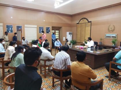 People's representatives met the Collector | लोकप्रतिनिधींनी घेतली जिल्हाधिकारी यांची भेट