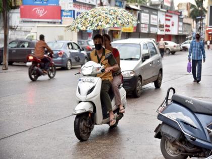 Nashik is flooded with drizzle | रिमझीम पावसाच्या सरींनी नाशिककर चिंब 