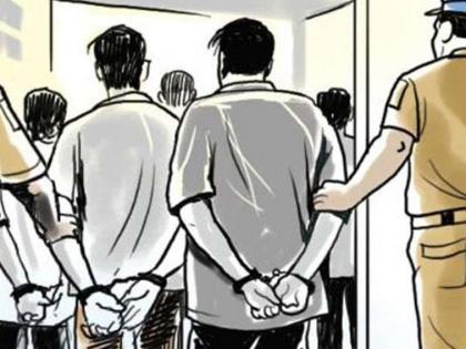 LCB arrested on three burglaries in connection with burglary | घरफोडीच्या गुन्ह्यातील तिघा अट्टल चोरटय़ांना एलसीबीकडून अटक