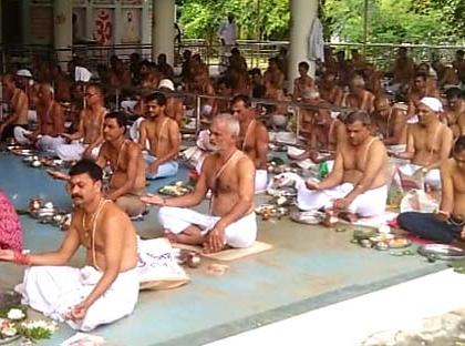 The collective patriarchal worship at the Ashram at Prakash | प्रकाशा येथील आश्रमात सामूहिक पितृश्राद्ध पूजा The collective patriarchal worship at the Ashram at Prakash | प्रकाशा येथील आश्रमात सामूहिक पितृश्राद्ध पूजा