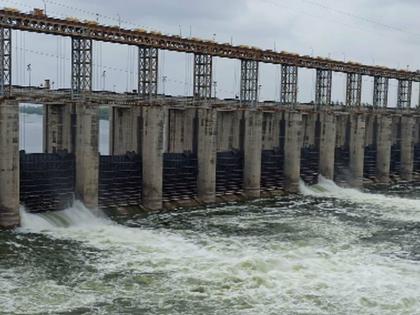 Two gates of Sarangkheda Barrage opened | सारंगखेडा बॅरेजचे दोन दरवाजे उघडले Two gates of Sarangkheda Barrage opened | सारंगखेडा बॅरेजचे दोन दरवाजे उघडले