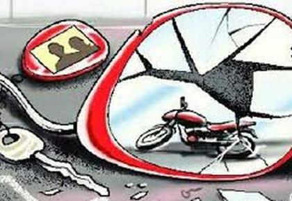 Youth dies in two-wheeler accident | दुचाकी अपघातात युवकाचा मृत्यू Youth dies in two-wheeler accident | दुचाकी अपघातात युवकाचा मृत्यू