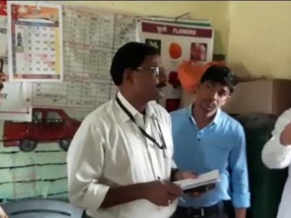 Review Committee Chairman Vivek Pandit visits Anganwadi | आढावा समितीचे अध्यक्ष विवेक पंडीत यांची अंगणवाडीला भेट Review Committee Chairman Vivek Pandit visits Anganwadi | आढावा समितीचे अध्यक्ष विवेक पंडीत यांची अंगणवाडीला भेट