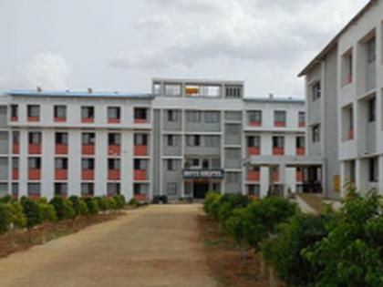 300 tribal students drop out of English education | ३०० आदिवासी विद्यार्थी इंग्रजी शिक्षणाला मुकले 300 tribal students drop out of English education | ३०० आदिवासी विद्यार्थी इंग्रजी शिक्षणाला मुकले