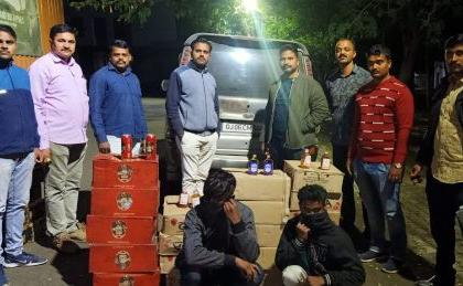 66 lakh liquor seized from squad in two operations | दोन कारवाईंमध्ये  ६६ लाखांची दारू पथकाकडून जप्त