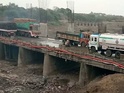 Bedik to Kondaibari road chalk | बेडकी ते कोंडाईबारी रस्त्याची चाळण