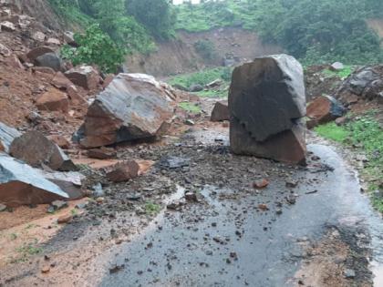A raid collapsed on the Bharadipadar-Khai road in Satpudia | सातपुडय़ातील भराडीपादर-खाई रस्त्यावर दरड कोसळली A raid collapsed on the Bharadipadar-Khai road in Satpudia | सातपुडय़ातील भराडीपादर-खाई रस्त्यावर दरड कोसळली
