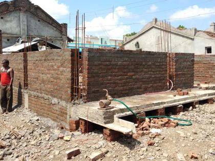 Anganwadi building work was stopped by the villagers | अंगणवाडी इमारतीचे काम ग्रामस्थांनी बंद पाडले Anganwadi building work was stopped by the villagers | अंगणवाडी इमारतीचे काम ग्रामस्थांनी बंद पाडले