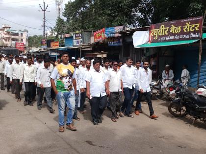 The mute front of the panchayat committee member protested against the attack | पंचायत समिती सदस्यावर हल्ल्याच्या निषेधार्थ मूक मोर्चा