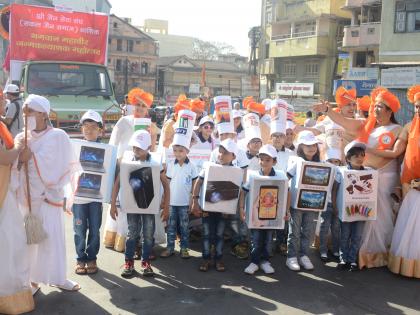 Mahavir Jayanti Rally will be a pictorial hit | महावीर जयंती रॅलीत चित्ररथ ठरले लक्षवेधी