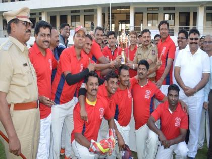 Police Commissioner of Police, Union Cricket Association, | क्रिकेट स्पर्धेत पोलीस आयुक्तालय संघ अजिंक्य