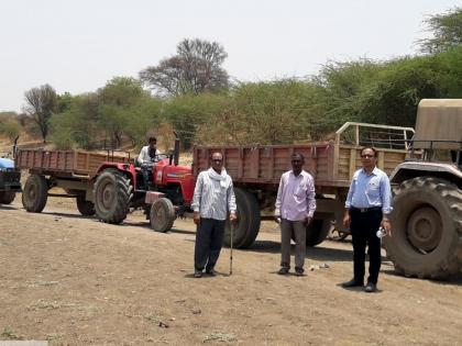 Parbhani: The sand trawler caught the vehicles | परभणी : वाळू उपसा करणारी वाहने पकडली