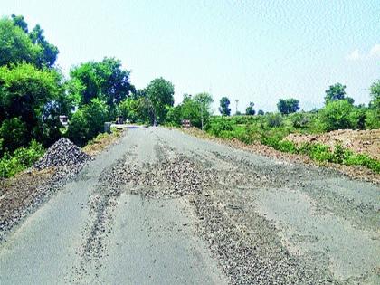 Pothic empire on the Nashik-Dindori road | नाशिक-दिंडोरी रस्त्यावर खड्ड्यांचे साम्राज्य