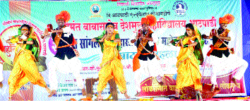 Atapadite Rangala Youth Festival | आटपाडीत रंगला युवक महोत्सव