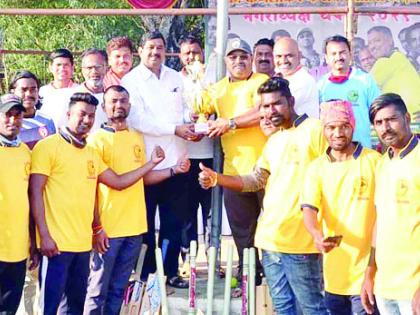 Sinnar Challengers win the Mayor's Cricket Tournament | नगराध्यक्ष क्रिकेट स्पर्धेत सिन्नर चॅलेंजर्सची बाजी