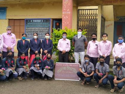 School players felicitated on the occasion of Sports Day | क्रीडा दिनानिमित्त विद्यालयातील खेळाडूंचा सत्कार