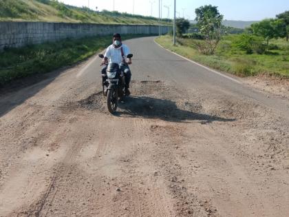 Deadly journey: Bad condition on Nandurshingote highway | जीवघेणा प्रवास : नांदूरशिंगोटे महामार्गावरील दुरावस्था