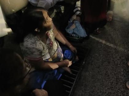  Footprints of stolen woman in Thane; | ठाण्यात गटाराच्या लोखंडी जाळीत अडकला महिलेचा पाय: तासाभराने झाली सुटका