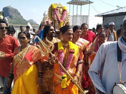 Procession of Chhabinya at Kojagiri Paunirme on Saptashranggad | सप्तशृंगगडावर कोजागिरी पौणिर्मेला छबिन्याची मिरवणूक