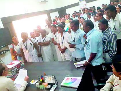 Take back the suspension of the 'health worker' | ‘त्या’ आरोग्य सेविकेचे निलंबन मागे घ्या