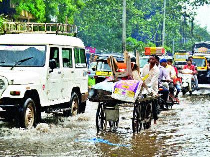 Rain accompanied by clouds in the city | शहरात मेघ गर्जनेसह पाऊस़़़