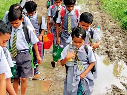 A trunk road of Katiyakut. Run my school to the school! | काट्याकुट्याचा तुडवित रस्ता.. शाळेला चल माझ्या दोस्ता! A trunk road of Katiyakut. Run my school to the school! | काट्याकुट्याचा तुडवित रस्ता.. शाळेला चल माझ्या दोस्ता!