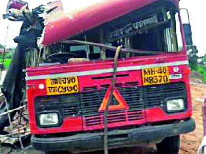 20 passengers injured in bus accident | बस अपघातात २० प्रवासी जखमी