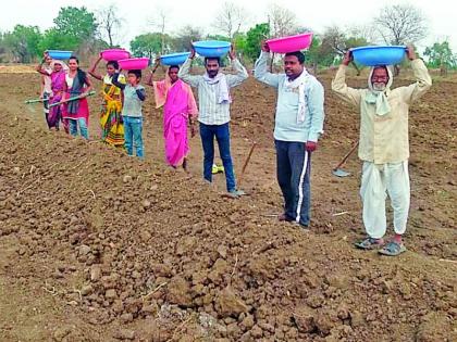 Work for a well-maintained village at 45 degree temperature | ४५ अंश तापमानातही पाणीदार गावासाठी काम