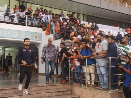 Virat Kohli's sudden 'entry' in Goa; The fans were shocked | विराट कोहलीची अचानक ‘एन्ट्री’; चाहत्यांना बसला आश्चर्याचा धक्का