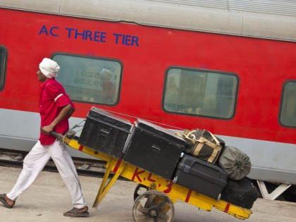 If you take extra luggage on the train now, you will have to pay a fine | रेल्वेत आता जास्तीचे सामान न्याल तर भरावा लागेल दंड